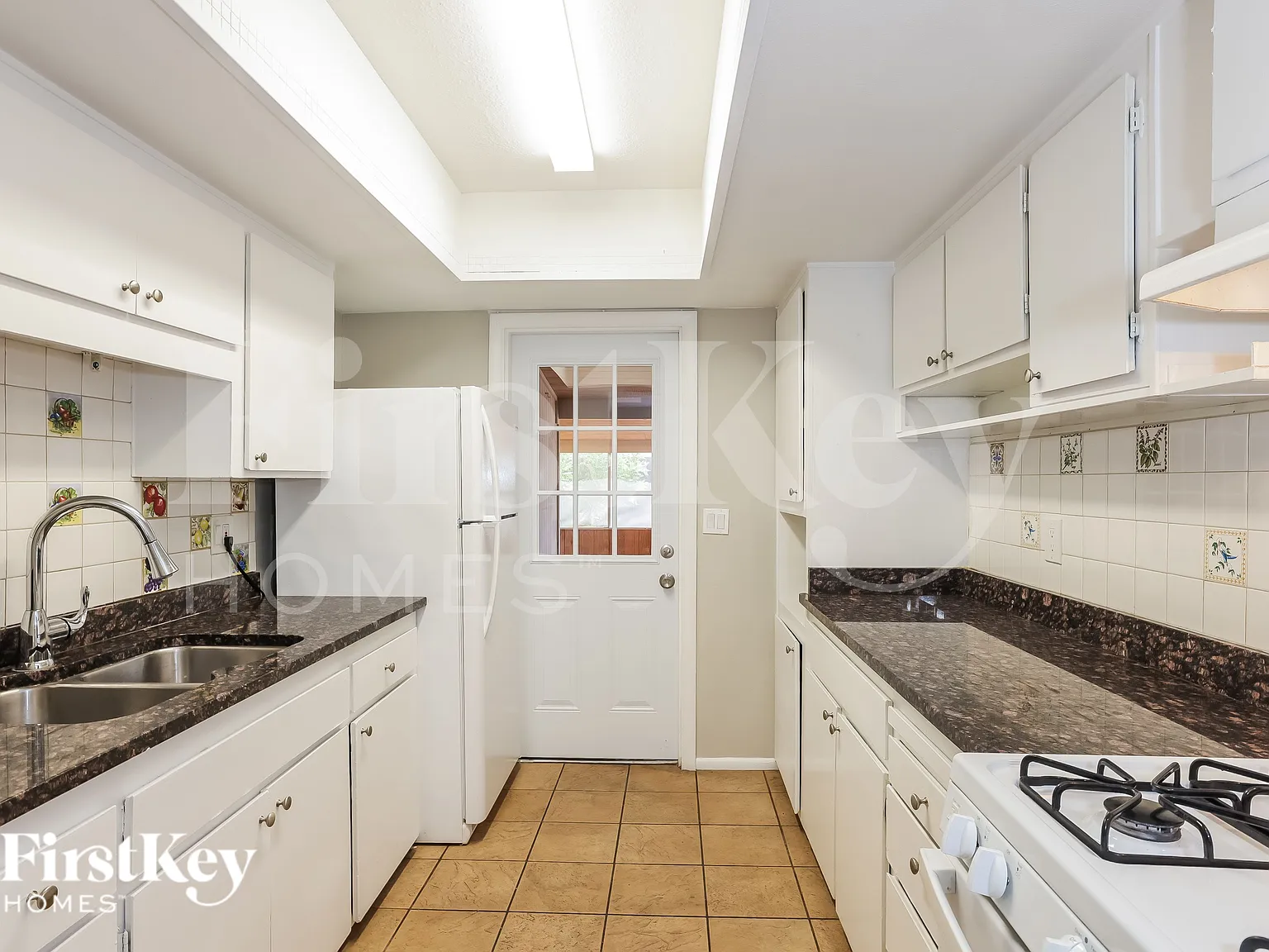 3 bed, 2.0 bath, 1592 sqft, $2,570 — Photo 4