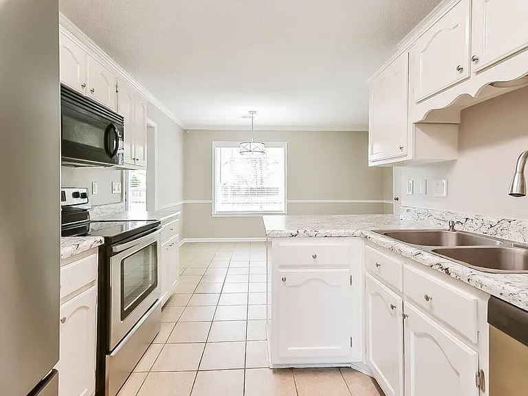 4401 Okeechobee Dr — Photo 7