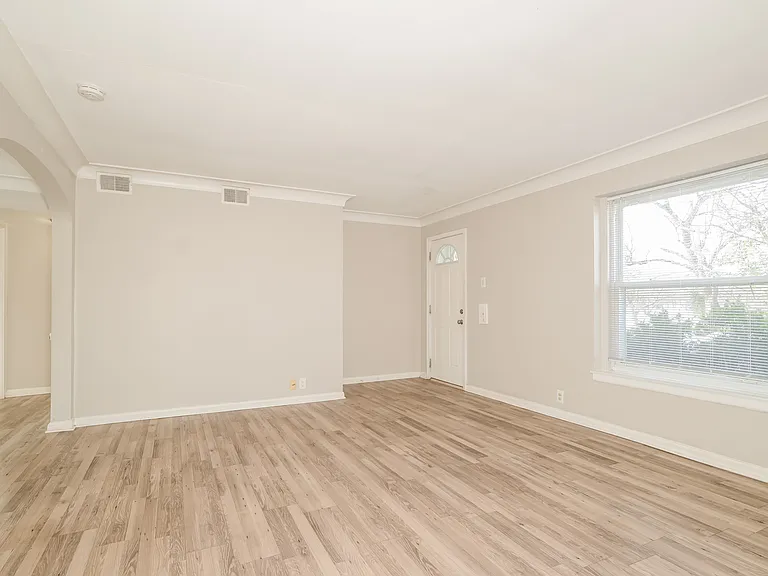 1086 Wilshire Ave — Photo 14