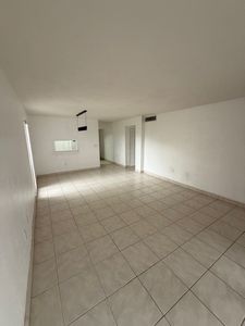 6884 N Kendall Dr APT C404, Pinecrest, FL, 33156
