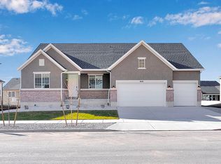 8645 N Halloran Ct, Lake Point, UT 84074