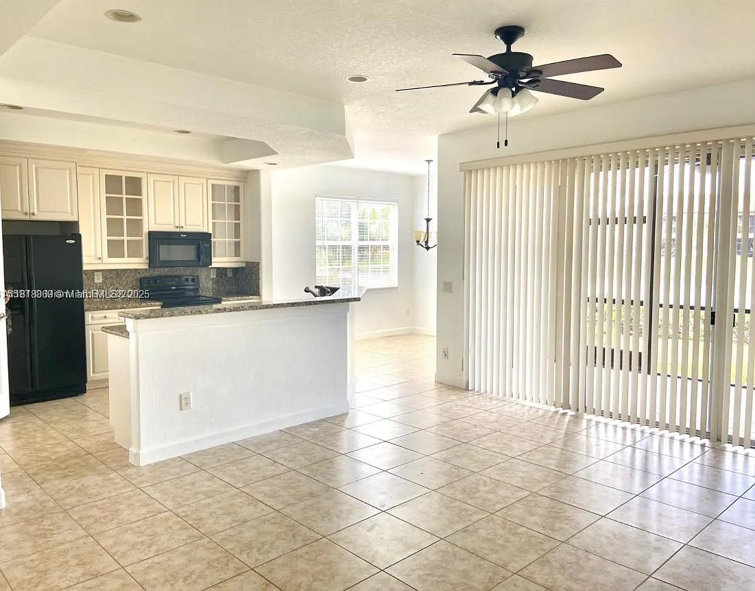 3 bed, 2.0 bath, $3,900 — Photo 4