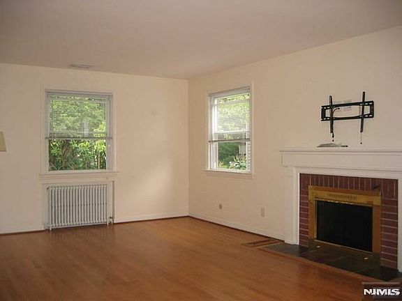 3rd image of 513 Lafayette Ave