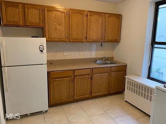 4th image of 31-36 32nd St #B1c