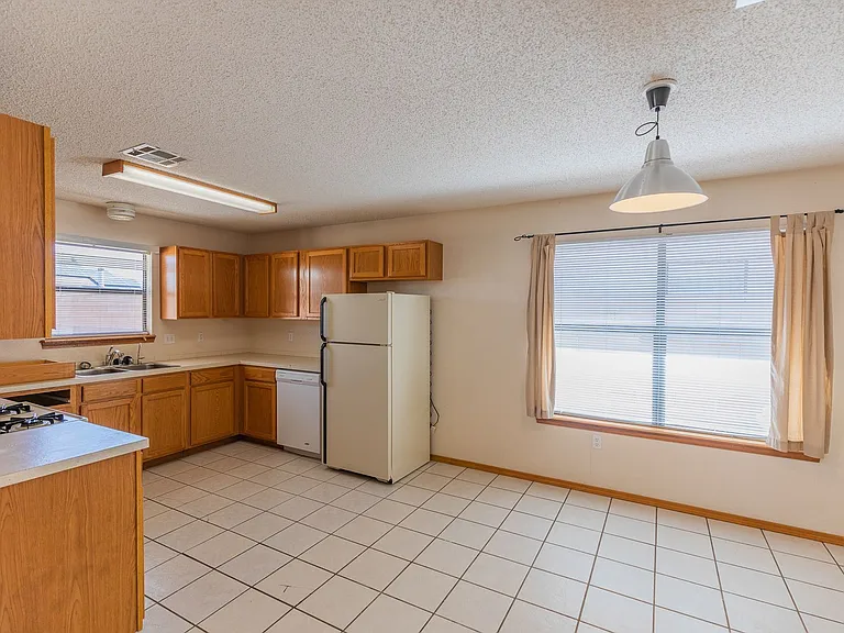 1378 Challenger Ave — Photo 24
