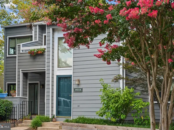 1933 Villaridge Dr Unit 1933B, Reston, VA 20191
