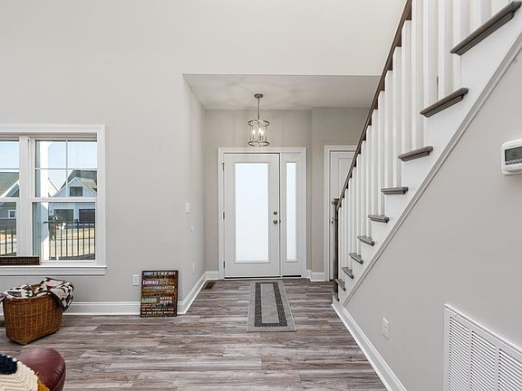 5th image of 129 Chamberlain Dr