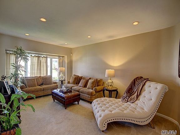 2nd image of 240 Harbor Ln E