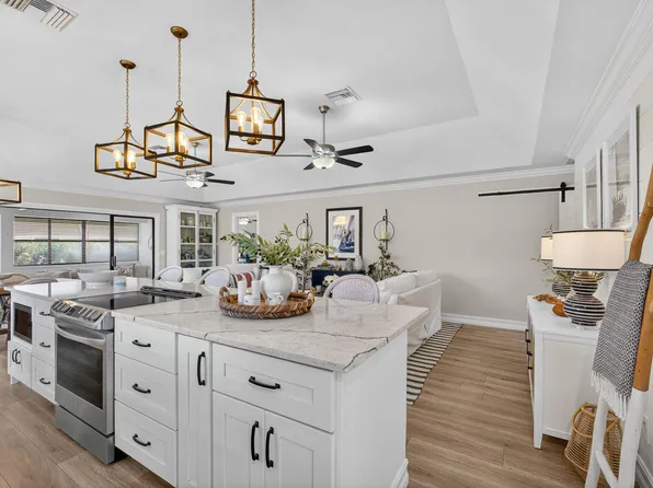 101 Half Moon Circle #B, Jupiter, FL 33458