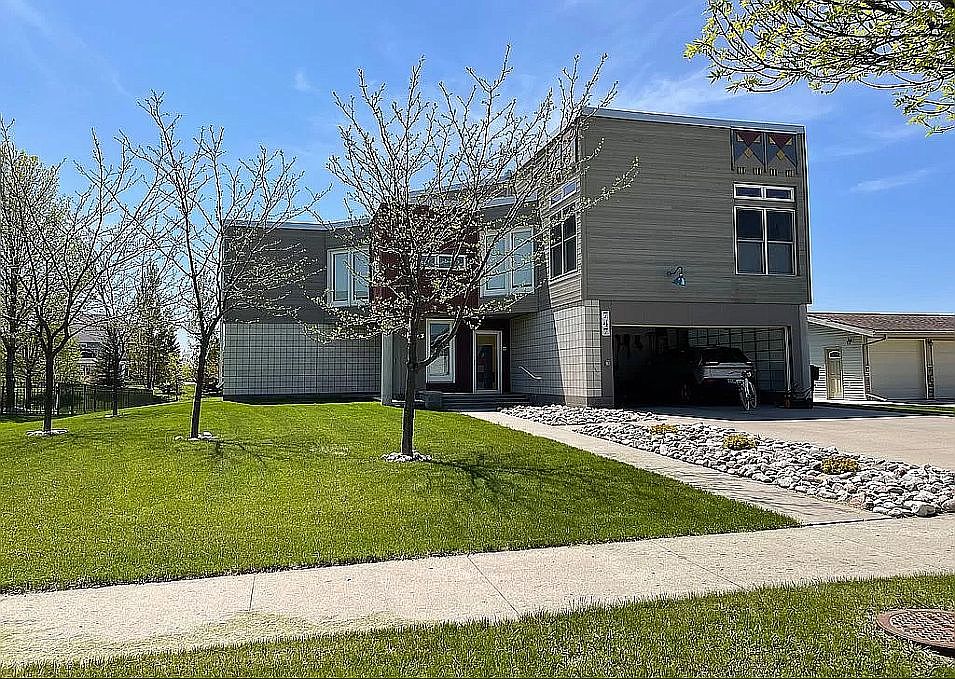 1st image of 747 Evergreen Dr