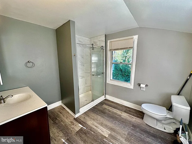 405 Lawrence St — Photo 6