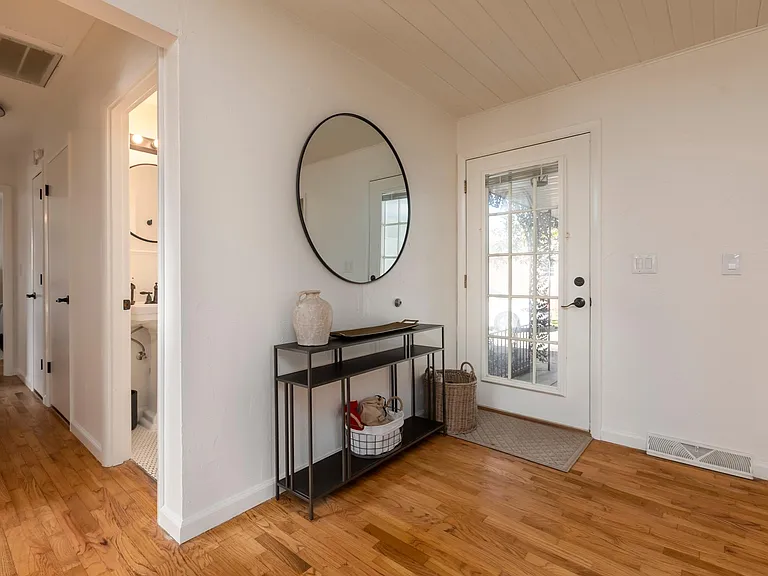 609 S Emerald Ln — Photo 3