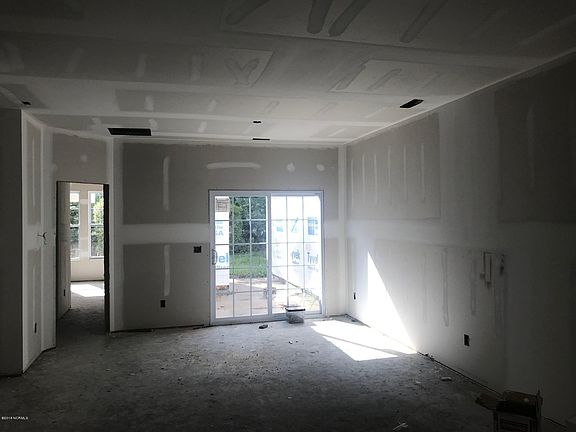 3rd image of 7195-502 Bonaventure Street