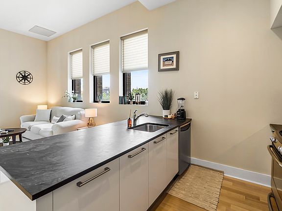 4th image of 4 Beacon Way APT 313