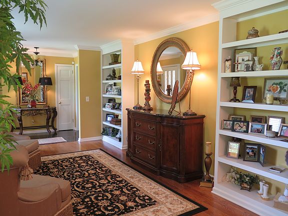 3rd image of 368 Willow Bough Ln