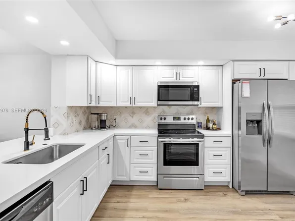 701 SW 142nd Ave APT 108S, Pembroke Pines, FL 33027