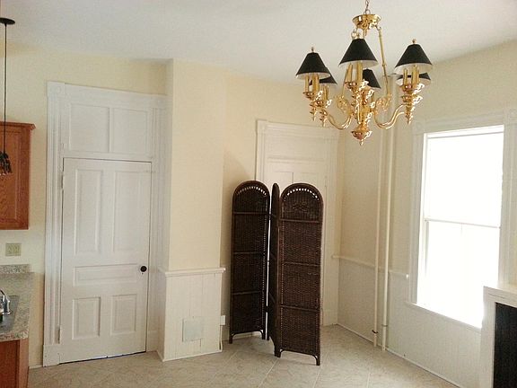 Kitchen area where a table can go