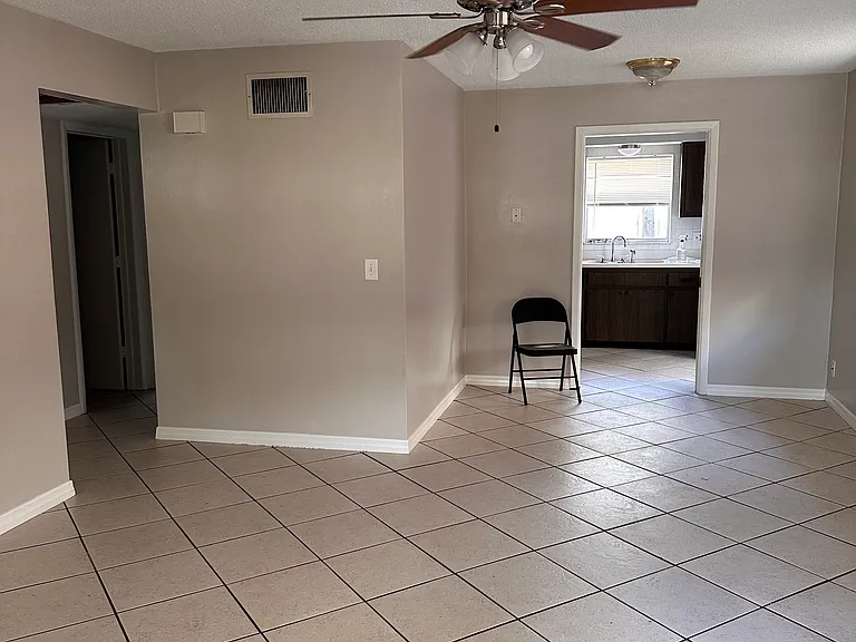 702 Heritage Ln — Photo 12