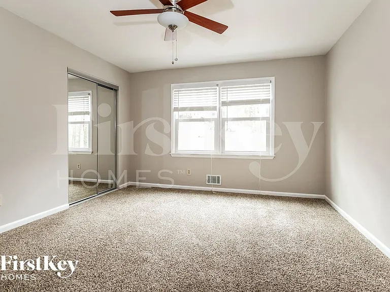 2324 Sussex Ct — Photo 11