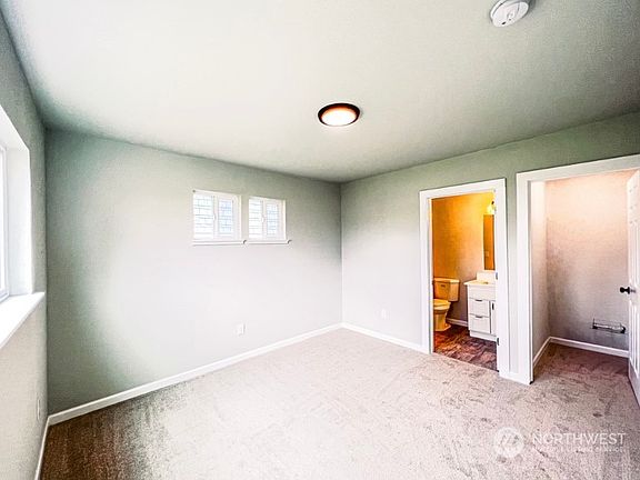 4th image of 1005 W Heron Street
