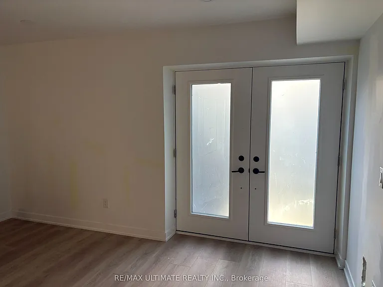 249 Silverthorn Ave #MAIN FLOOR — Photo 7