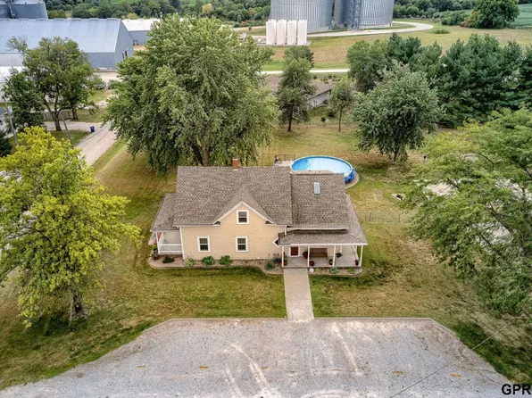 204 S 2nd St, Elmwood, NE 68349