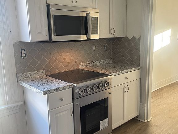 3rd image of 1006 Brook St