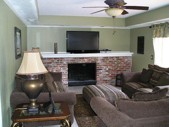 3rd image of 1305 Ivywood Dr