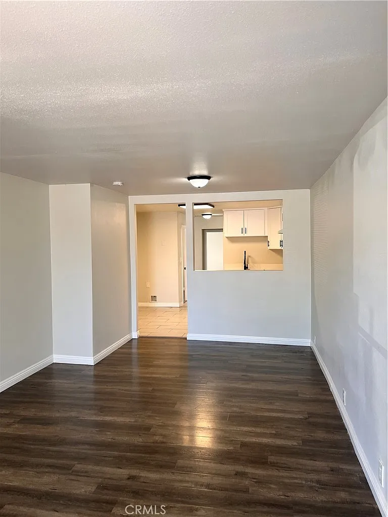 2 bed, 752 sqft, $2,300 — Photo 4