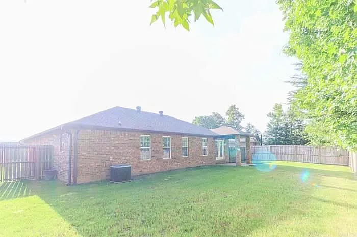 712 Troy Cv — Photo 14