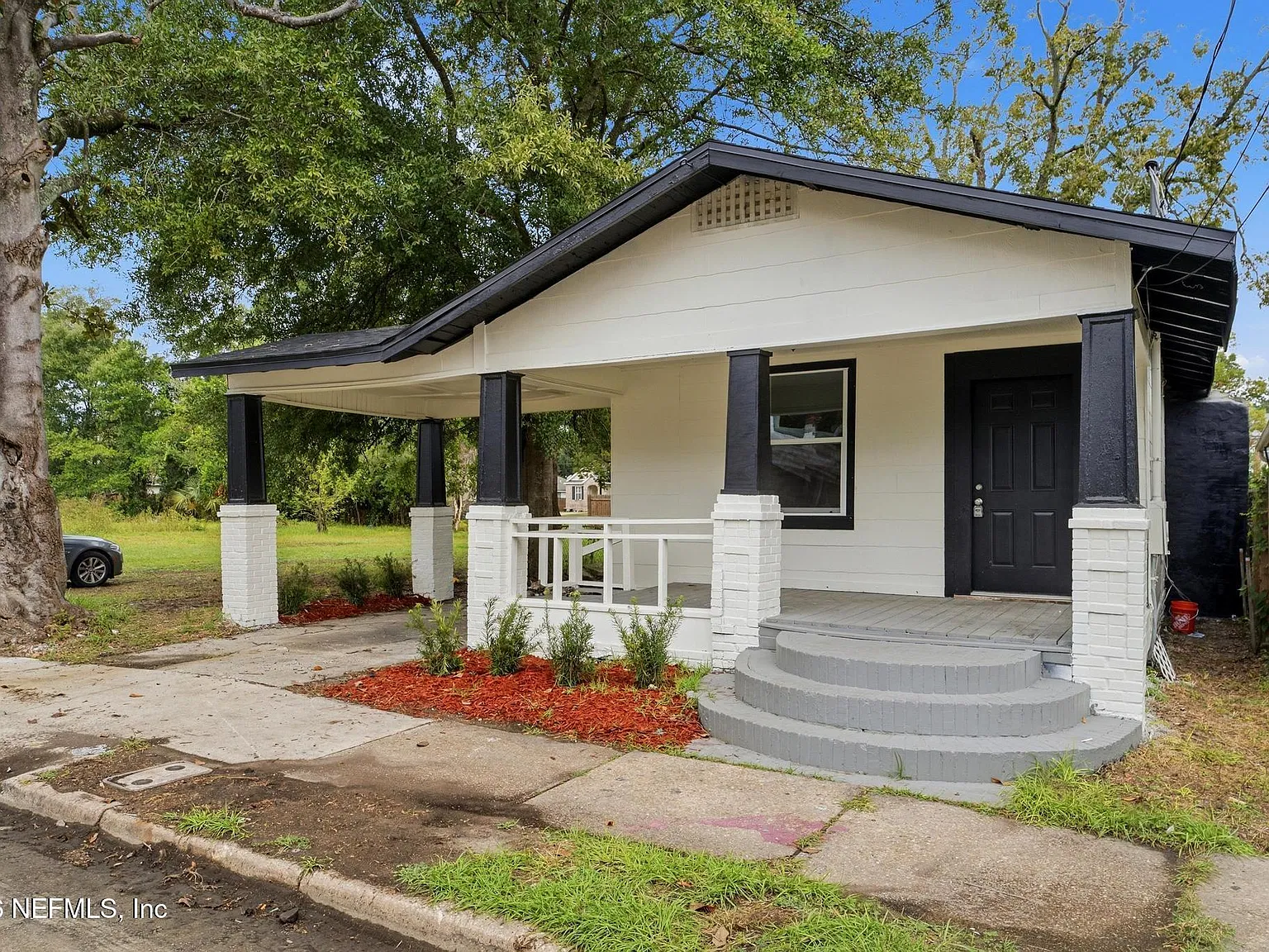 3 bed, 2.0 bath, 1126 sqft, $1,385 — Photo 2