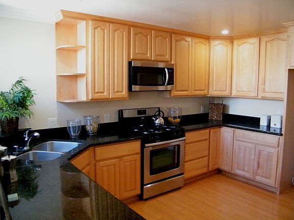 4th image of 1574 Underwood Ave