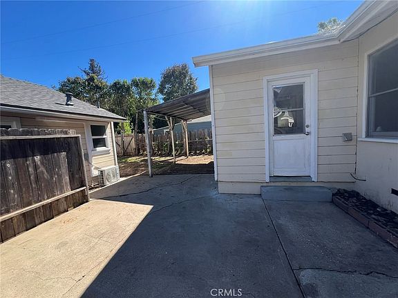 3rd image of 5285 Capistrano Ave