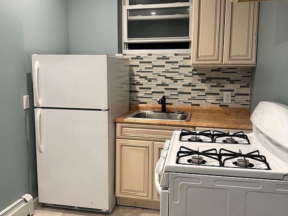 3rd image of 630 E 230th St #2B