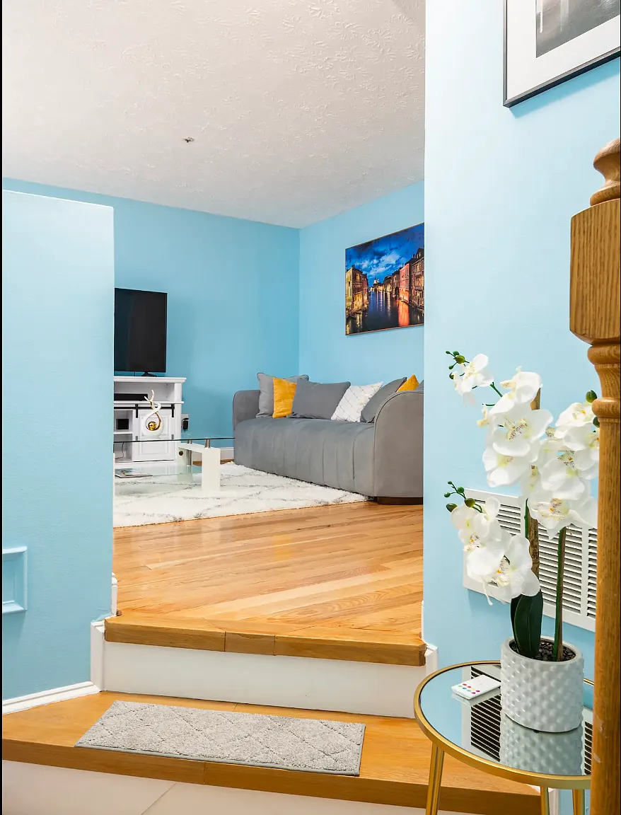 3 bed, 2.5 bath, 1000 sqft, $2,800 — Photo 2