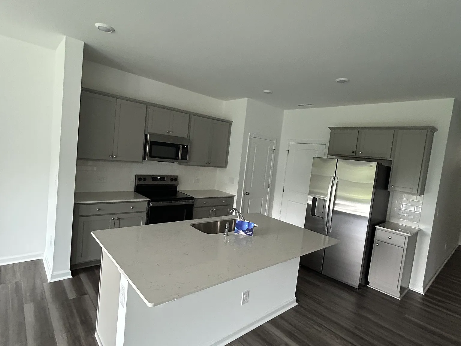 3 bed, 2.5 bath, 1592 sqft, $1,725 — Photo 4