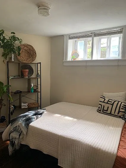 Arts and Crafts Apartments — Photo 13