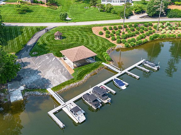 3rd image of 183 Lake Crest Dr