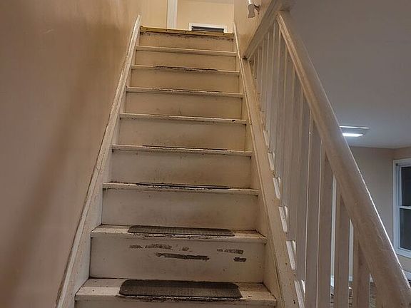 5th image of 107 Palm St