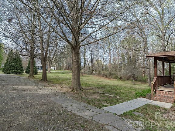4th image of 4870 Woodleaf Rd