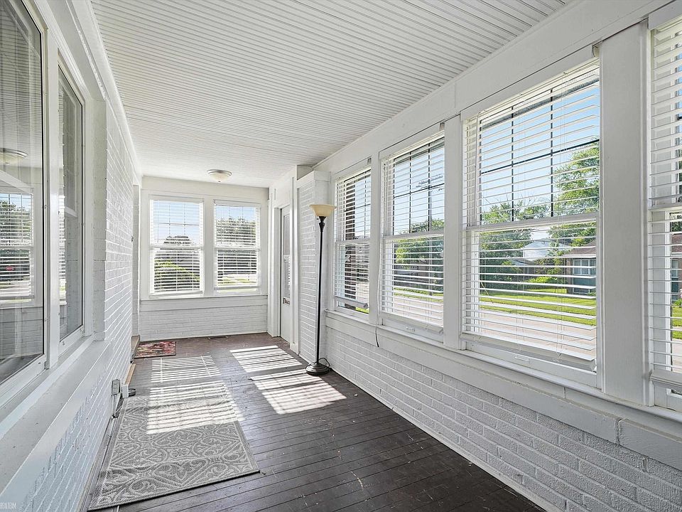 22823 Visnaw St, Saint Clair Shores, MI 48081 | MLS #50209371 | Zillow