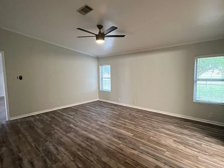 10512 Hibbs Ln — Photo 11