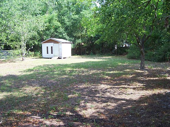 5th image of 150 Woodside Dr