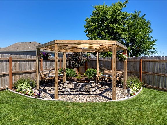 2nd image of 1100 Joshua Dr SE
