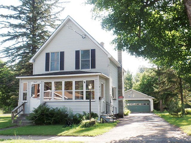 1st image of 70 Willow St