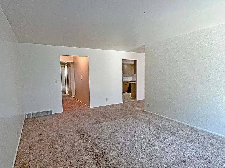 4903 California St #4 — Photo 8