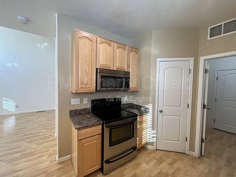 5271 Canyon View Dr — Photo 13