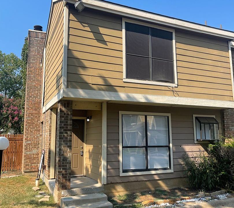 1st image of 2128 Park Willow Ln APT A