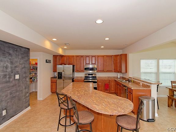 2nd image of 3820 Spring Lake Place Gln