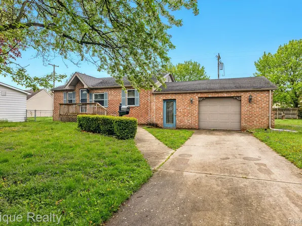 323 Ward St, Marine City, MI 48039